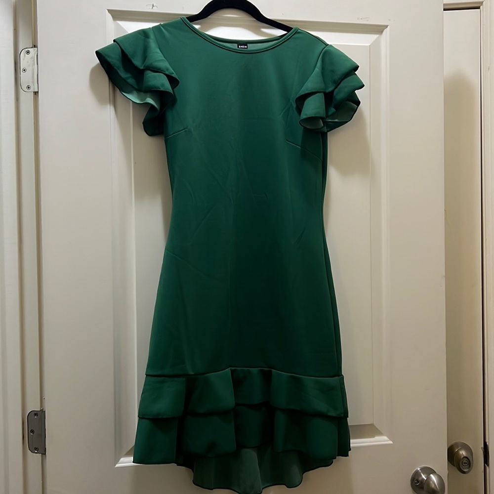 Green shine dress with ruffled sleeves. Stretchy material.